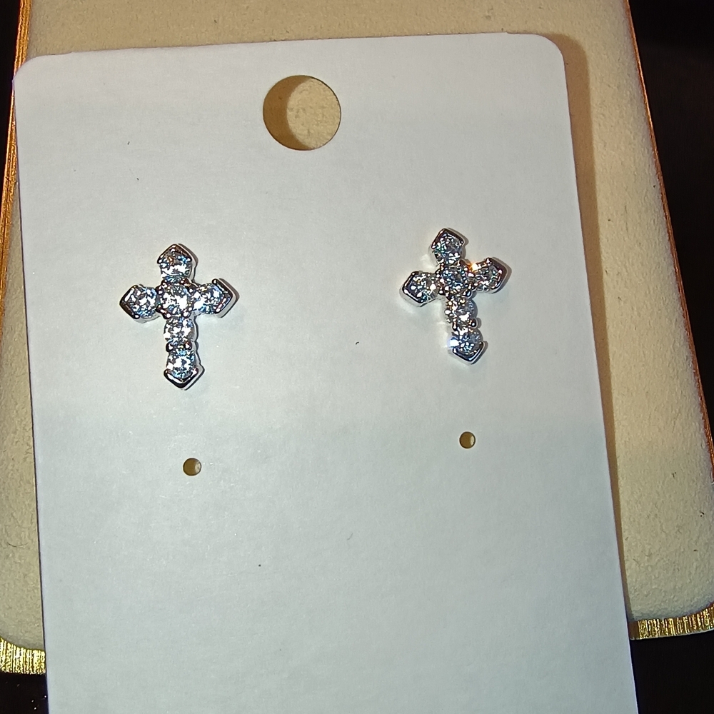 Elegant Silver Cross Earrings Moissanite - Picture 13 of 16